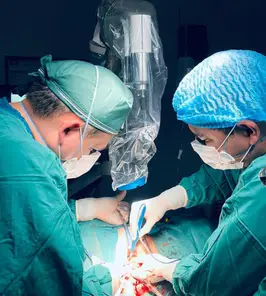 Atención médica integral por el Dr. David Suárez, especialista en cáncer femenino