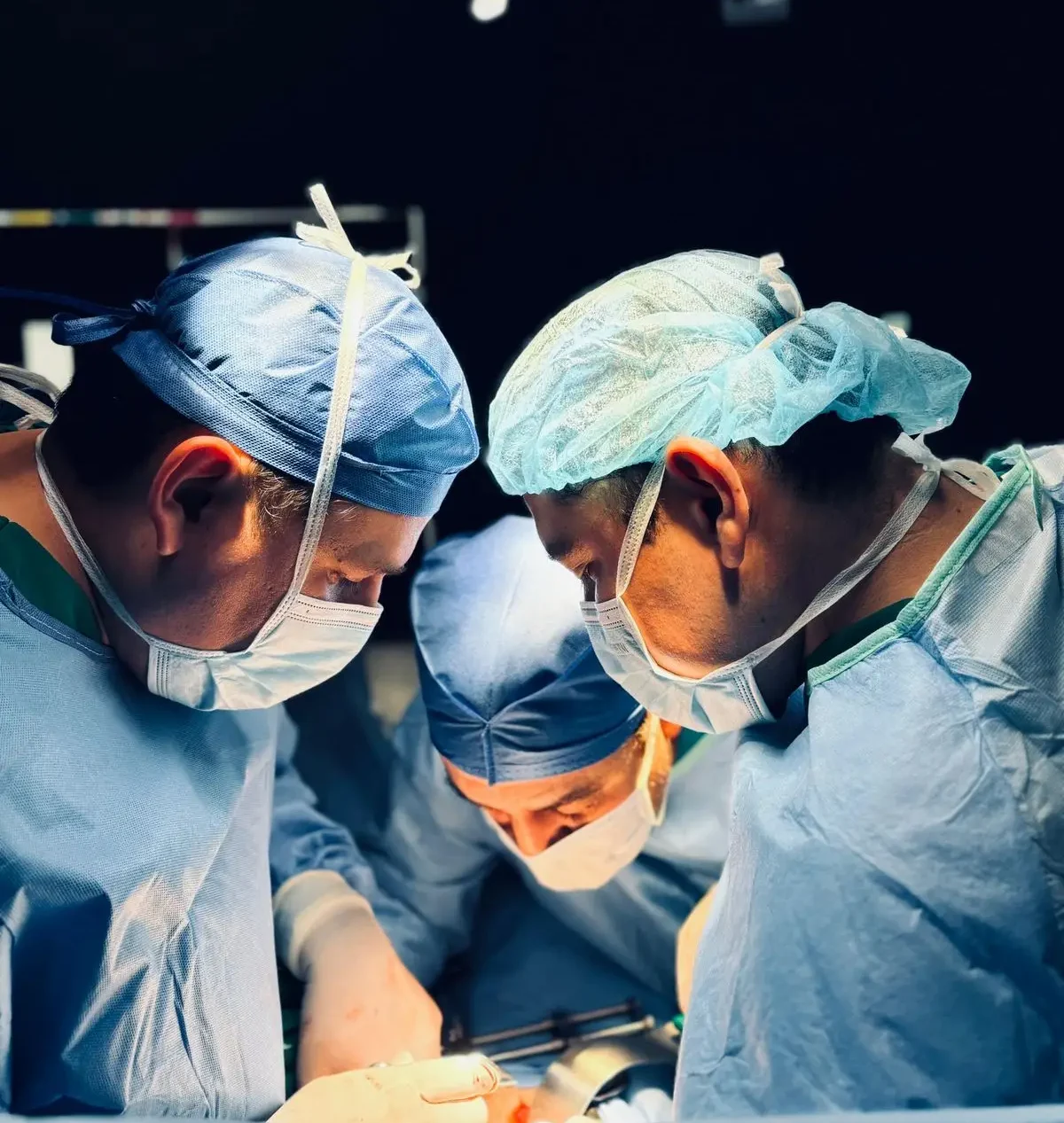 Atención médica integral por el Dr. David Suárez, especialista en cáncer femenino